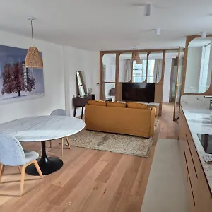 Cozy Apt Centre, 5 Mins Louvre Apartment