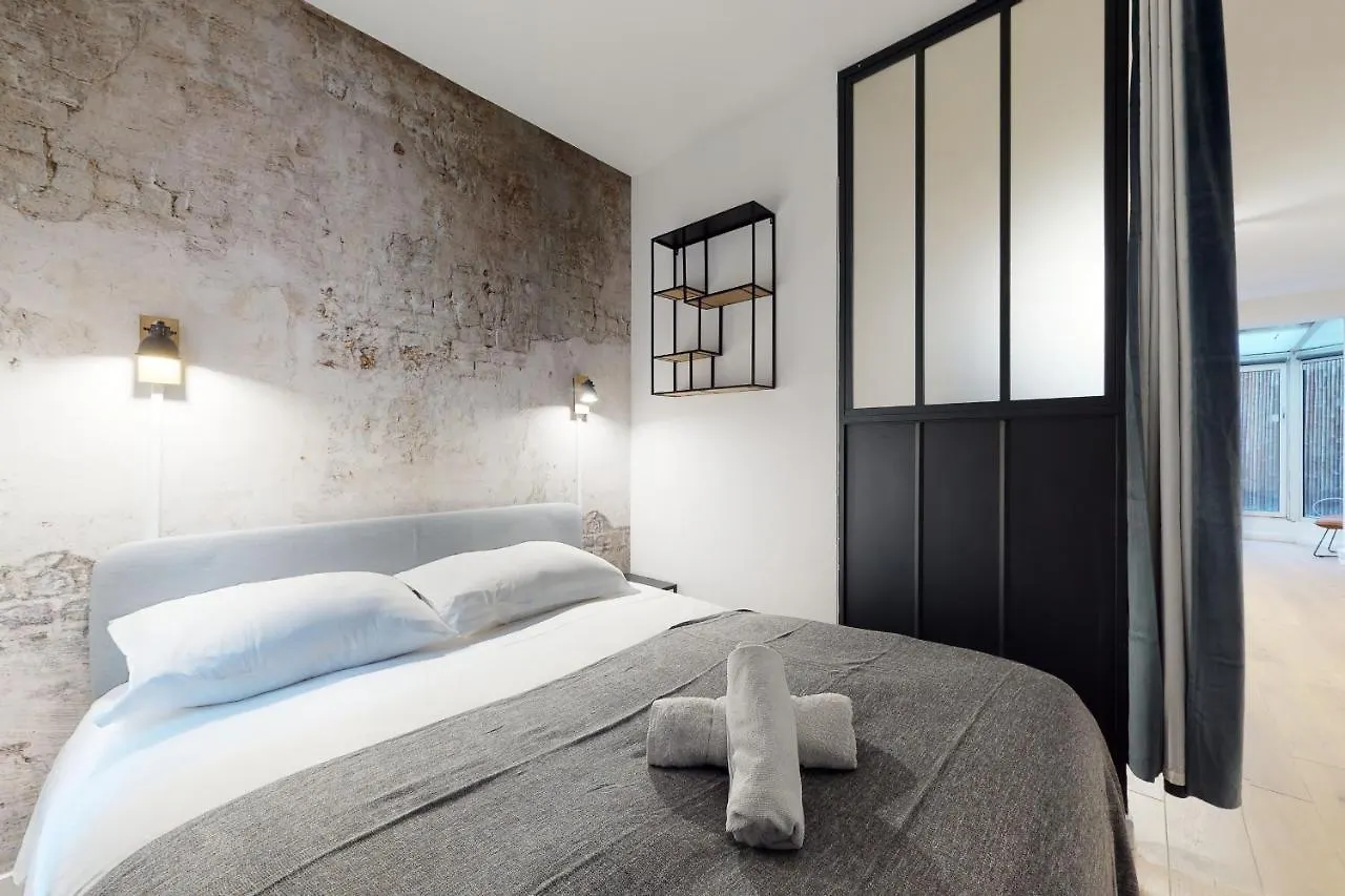 Superbe Loft Avec Patio - Tour Eiffel Apartment Paris